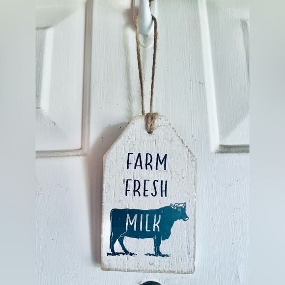 *Farm Fresh Milk Cow Wood Tag Ornament - Picture 10 of 13